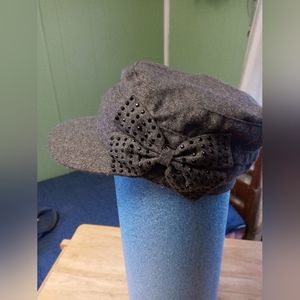 Newsboy cap grey 2 3/4 inch deep, 20 inch circumference.